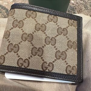 Gucci Men's Beige and Black GG Canvas Wallet Authentic